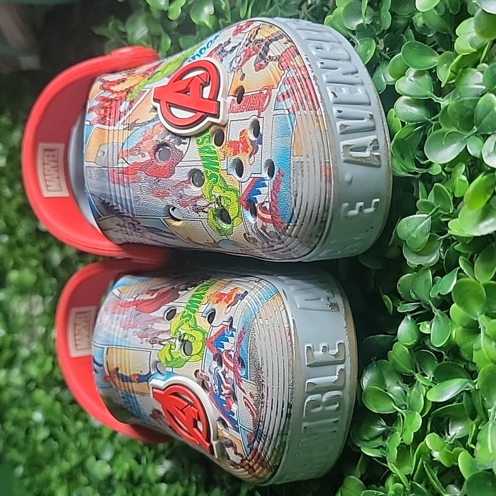 Marvel Avengers Kids Crocs - Red and Gray - Picture 2 of 5